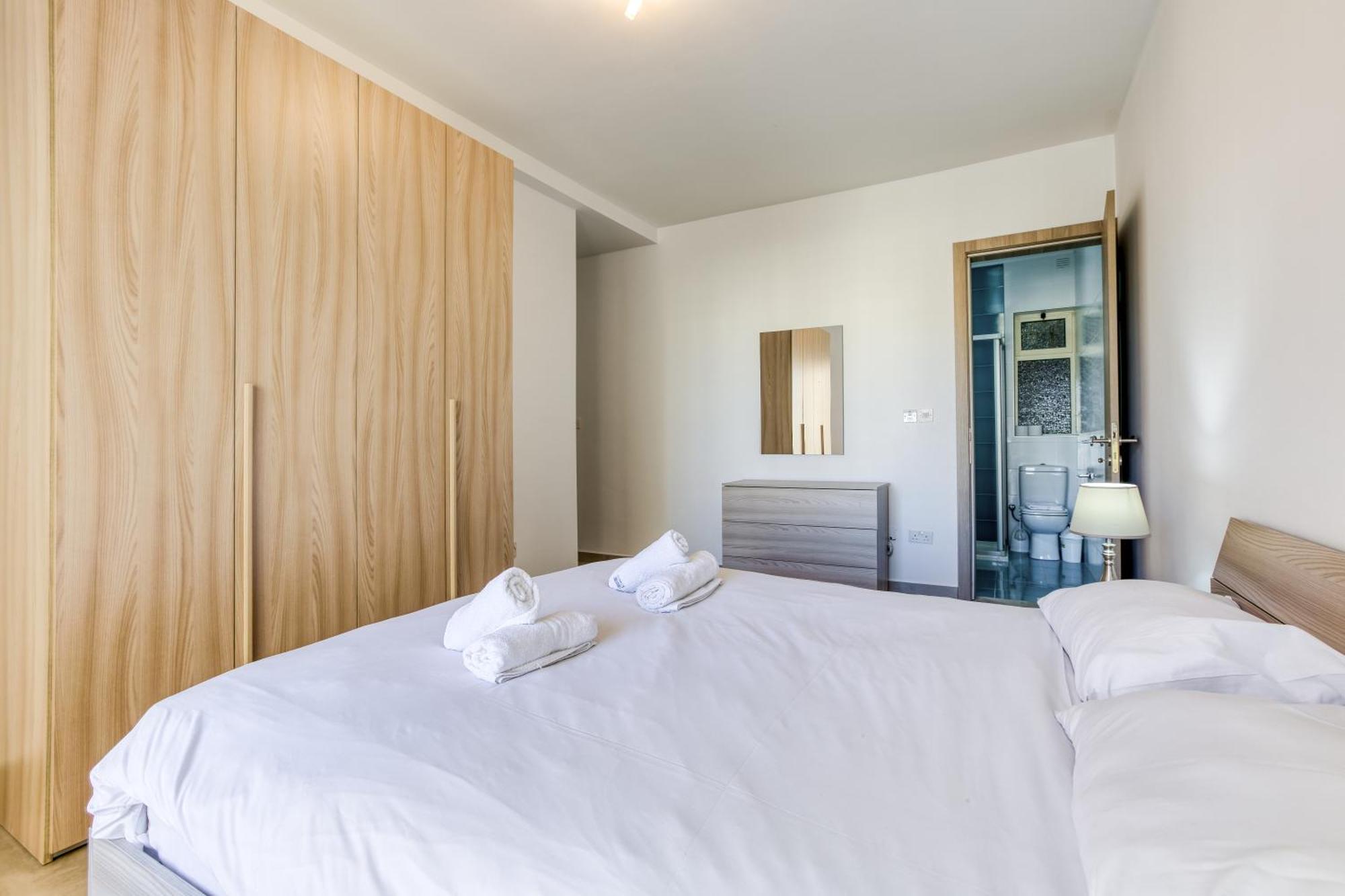 Seafront Sliema Apartment With Balcony & Sea Views By Jl 外观 照片