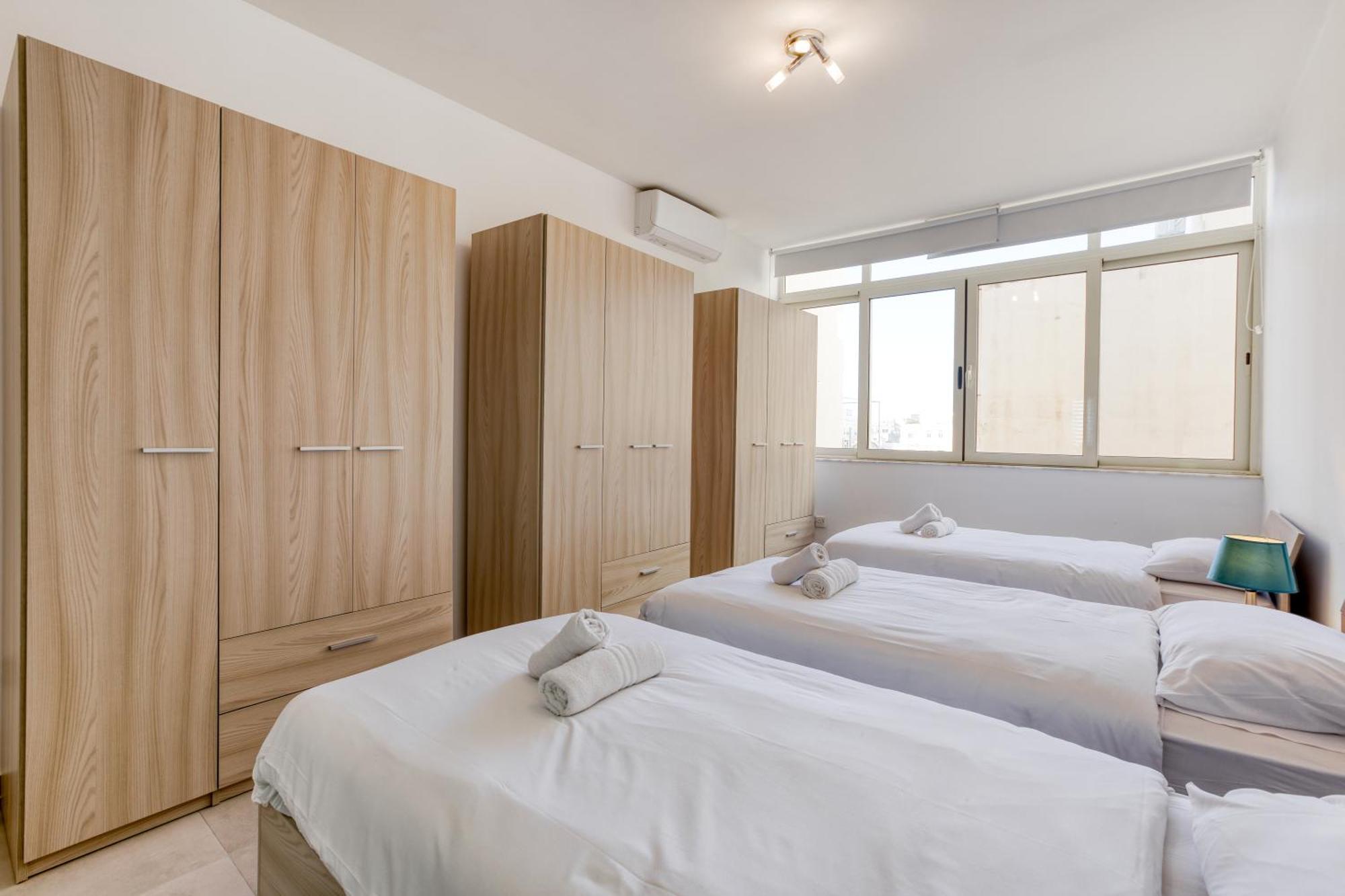 Seafront Sliema Apartment With Balcony & Sea Views By Jl 外观 照片