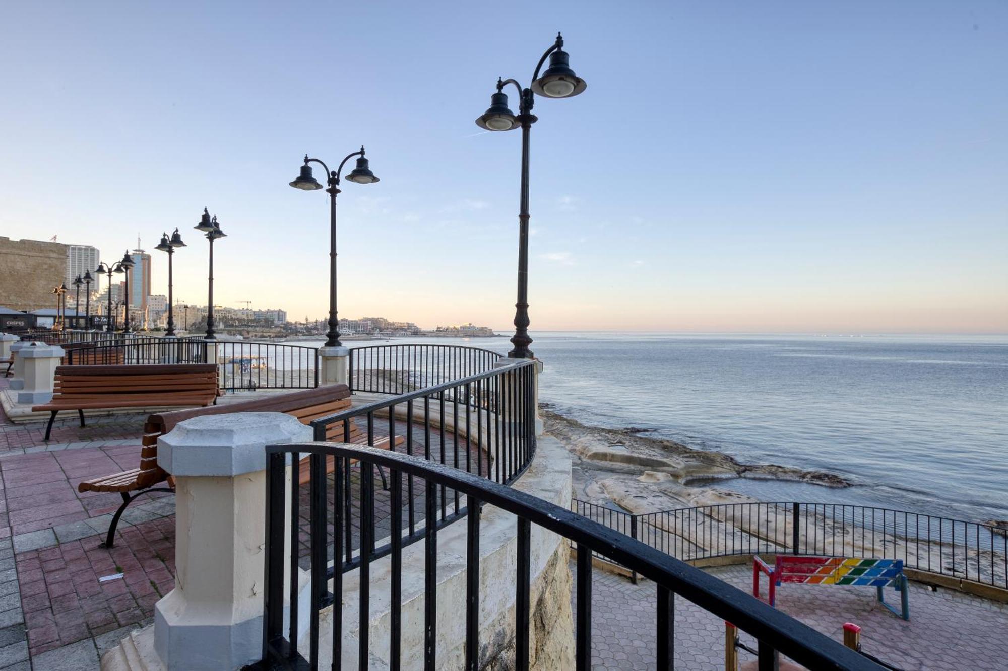 Seafront Sliema Apartment With Balcony & Sea Views By Jl 外观 照片