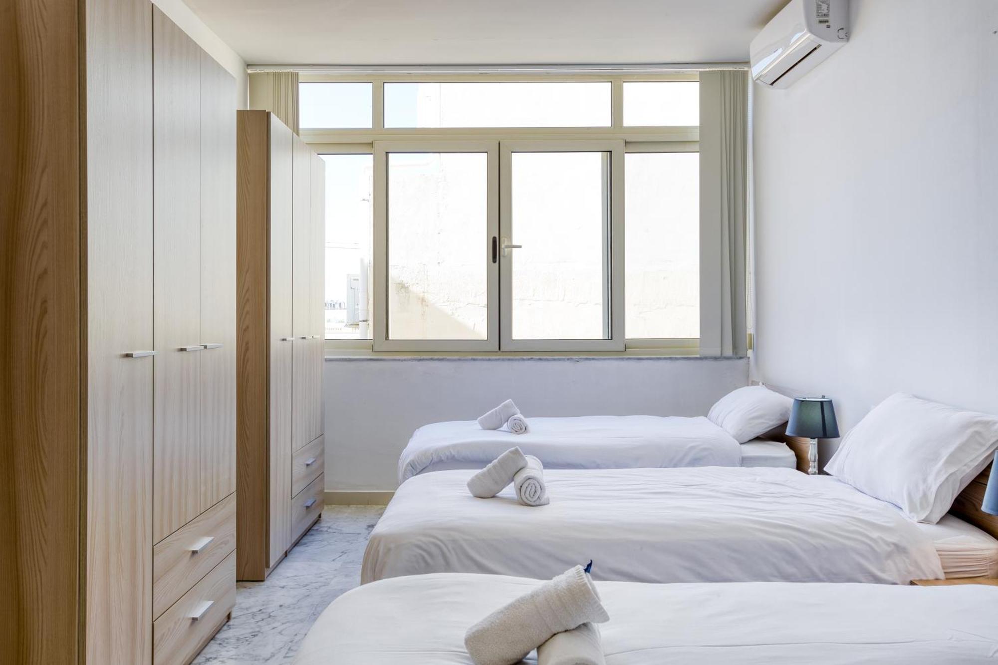 Seafront Sliema Apartment With Balcony & Sea Views By Jl 外观 照片