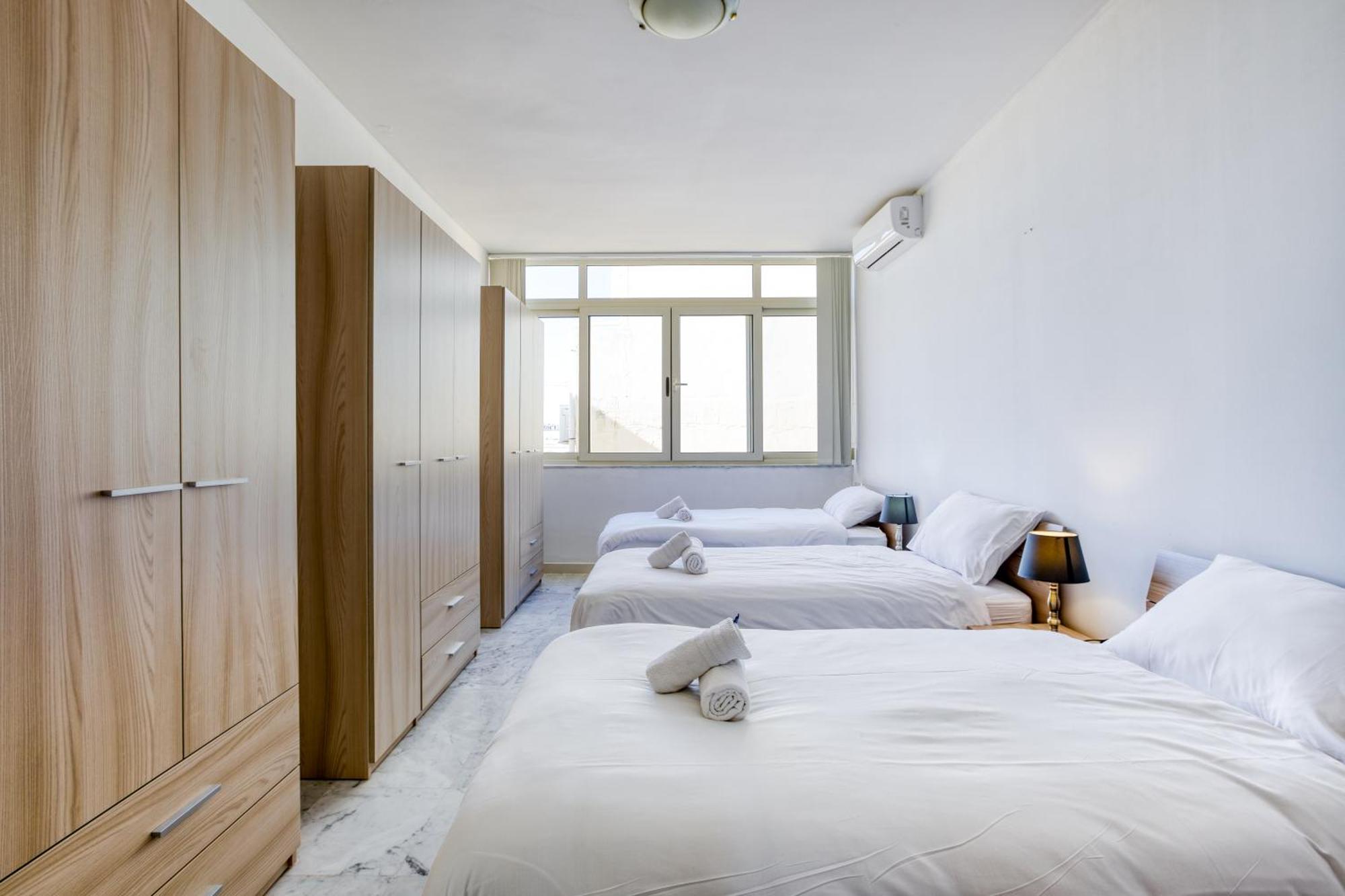 Seafront Sliema Apartment With Balcony & Sea Views By Jl 外观 照片