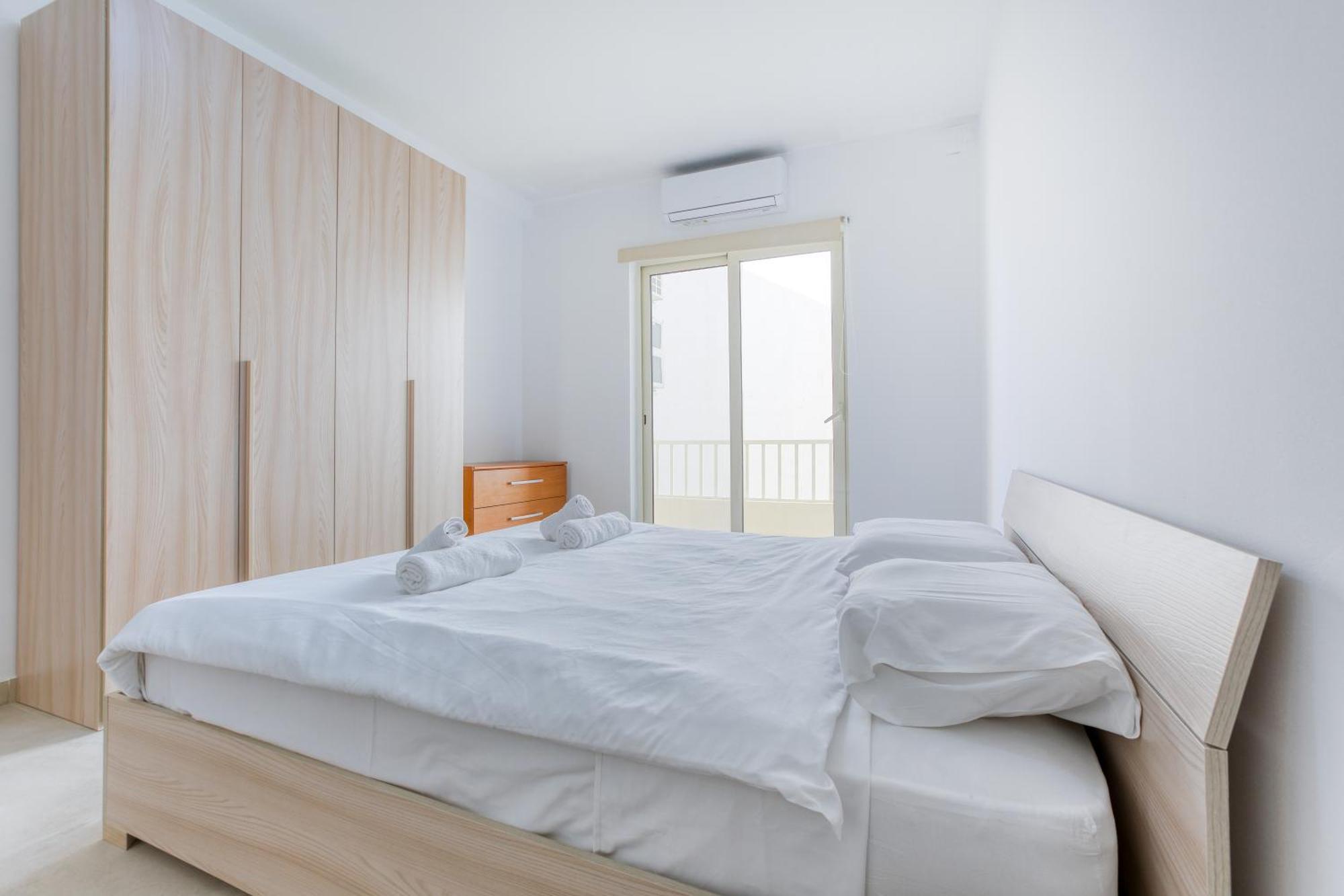 Seafront Sliema Apartment With Balcony & Sea Views By Jl 外观 照片