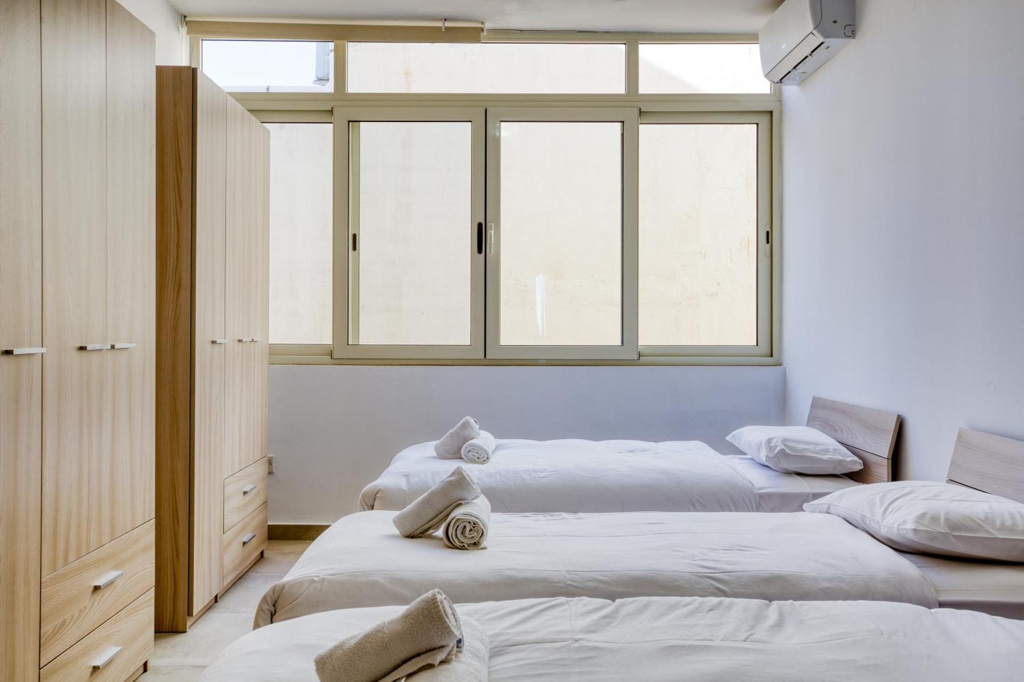 Seafront Sliema Apartment With Balcony & Sea Views By Jl 外观 照片