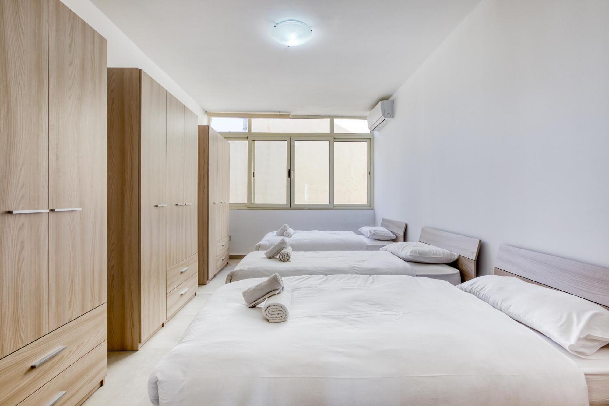 Seafront Sliema Apartment With Balcony & Sea Views By Jl 外观 照片